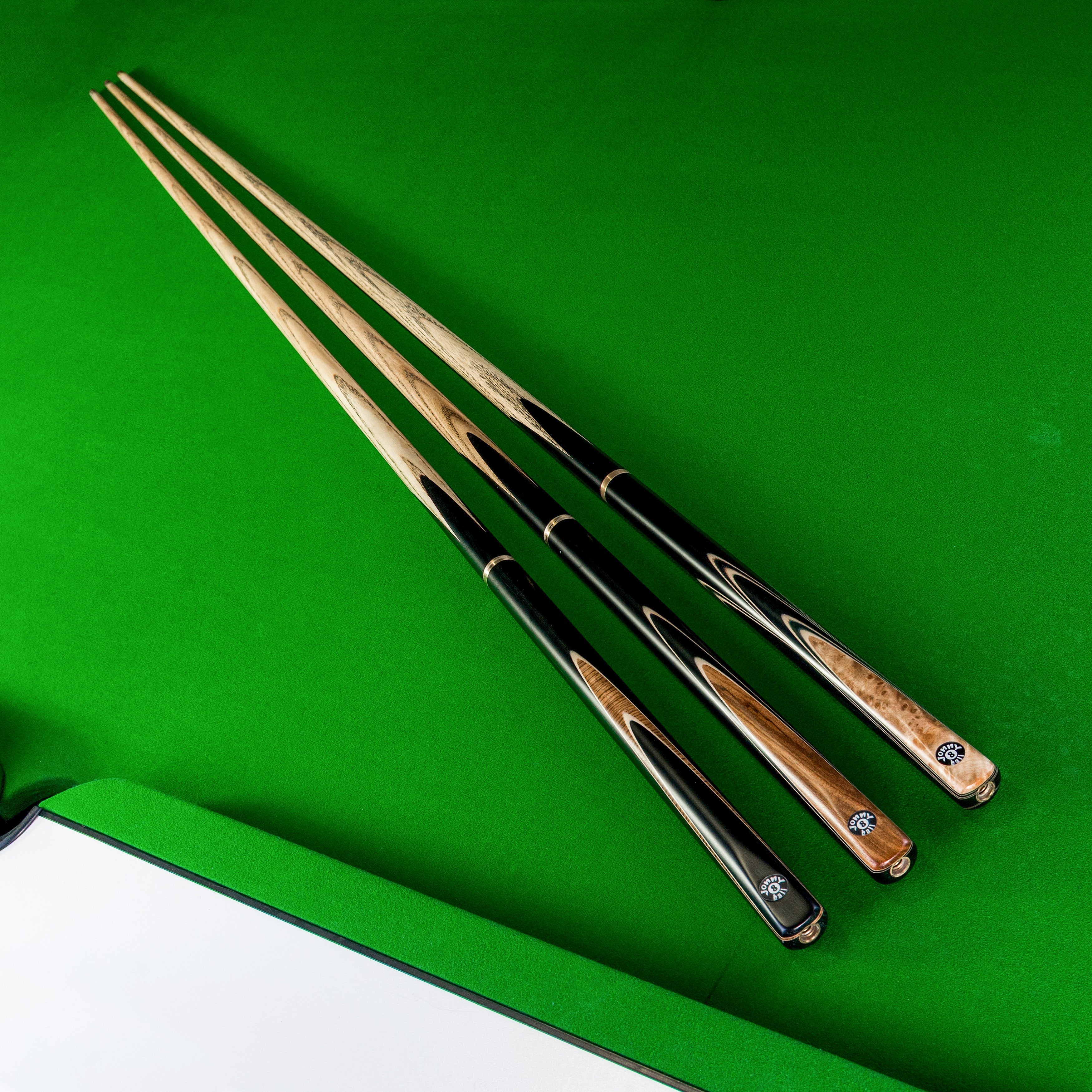 Jonny 8 Ball Pearl Series 57 Inch 3/4 English Pool Cue with 8mm Professional Red Layered Tip