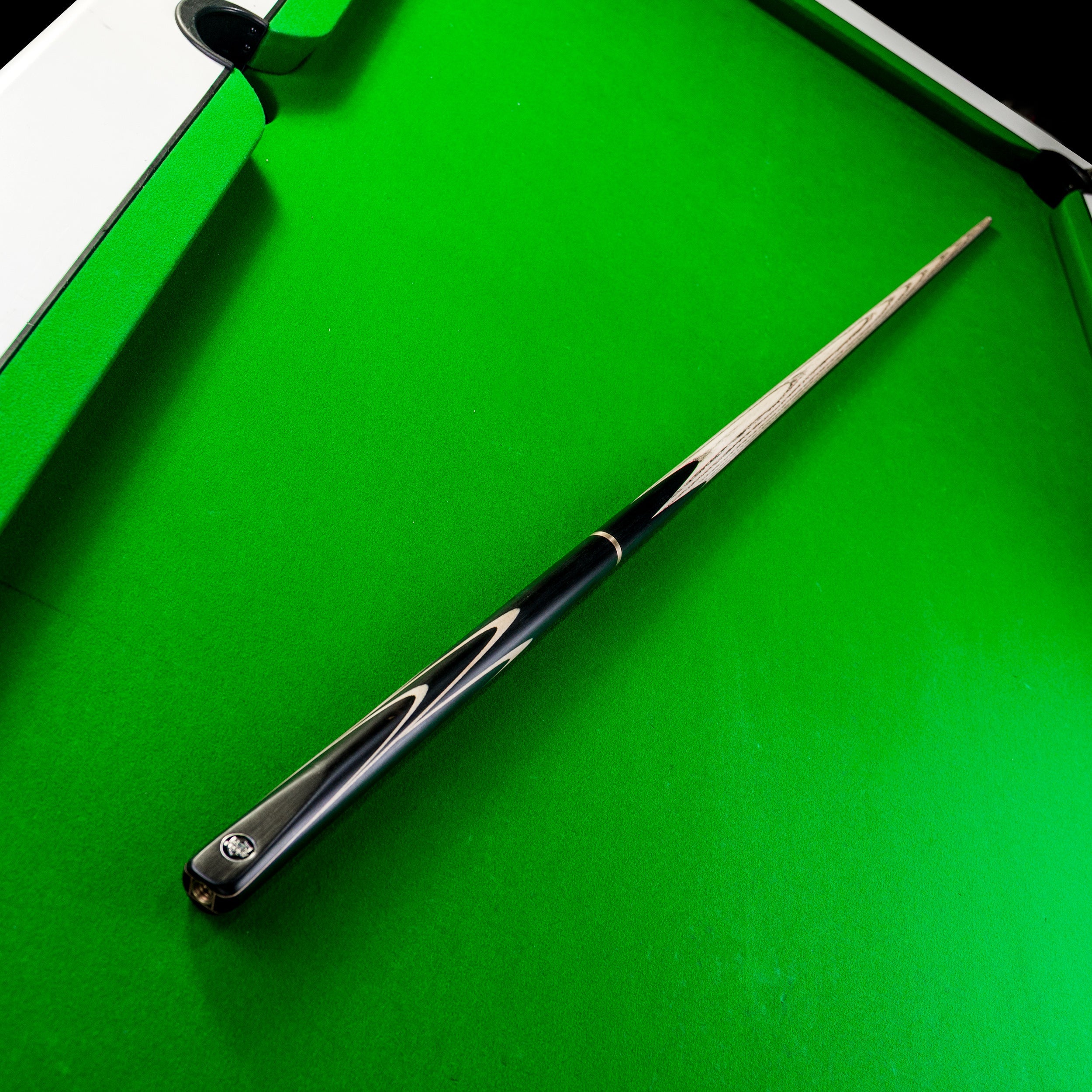 PRO147 Apollo 58 Inch 3/4 Jointed Hand Spliced Premium Snooker and Pool Cue and Case Set 9.5mm Tip