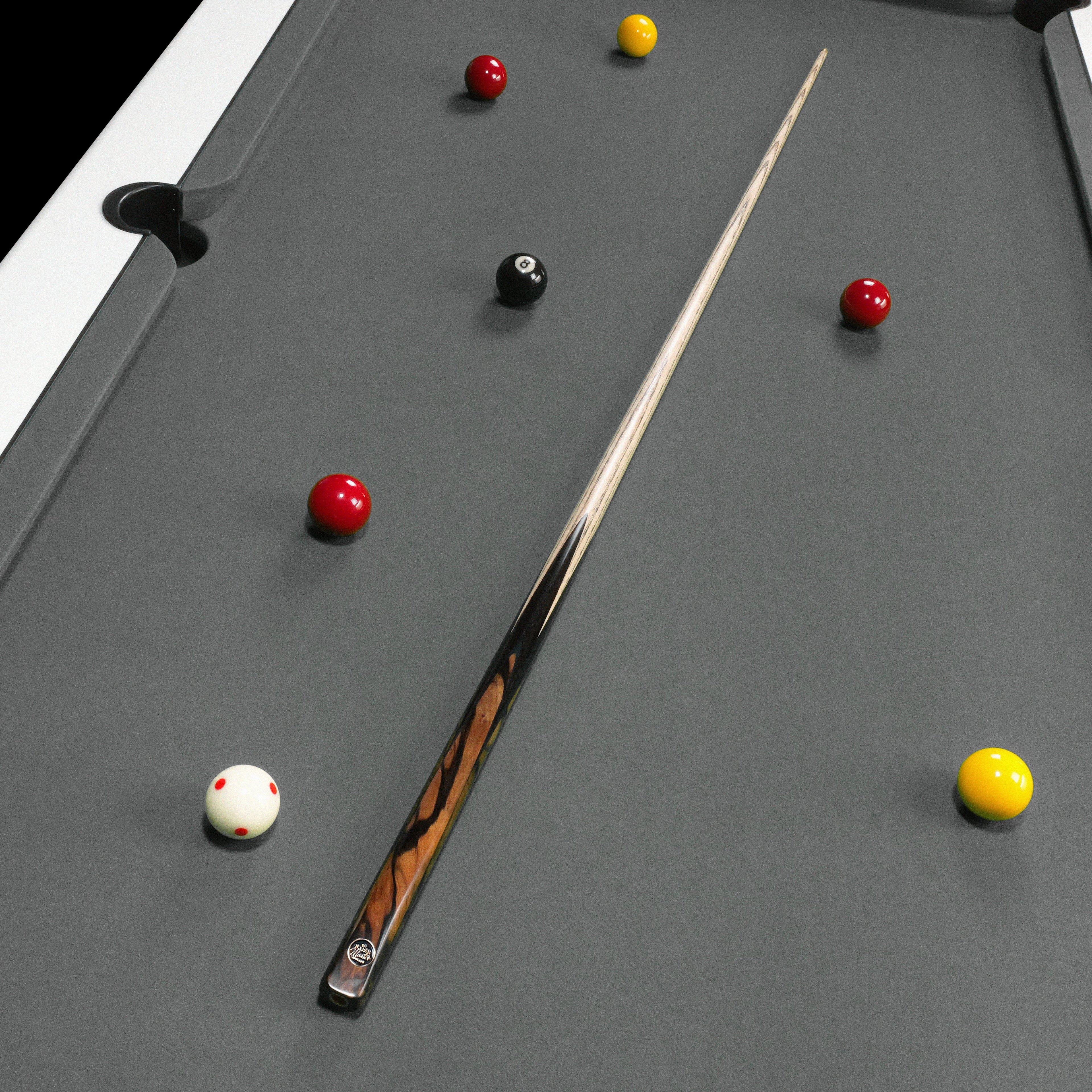 Baize Master Platinum Exotic Black Ivory snooker cue - 9.75mm tip