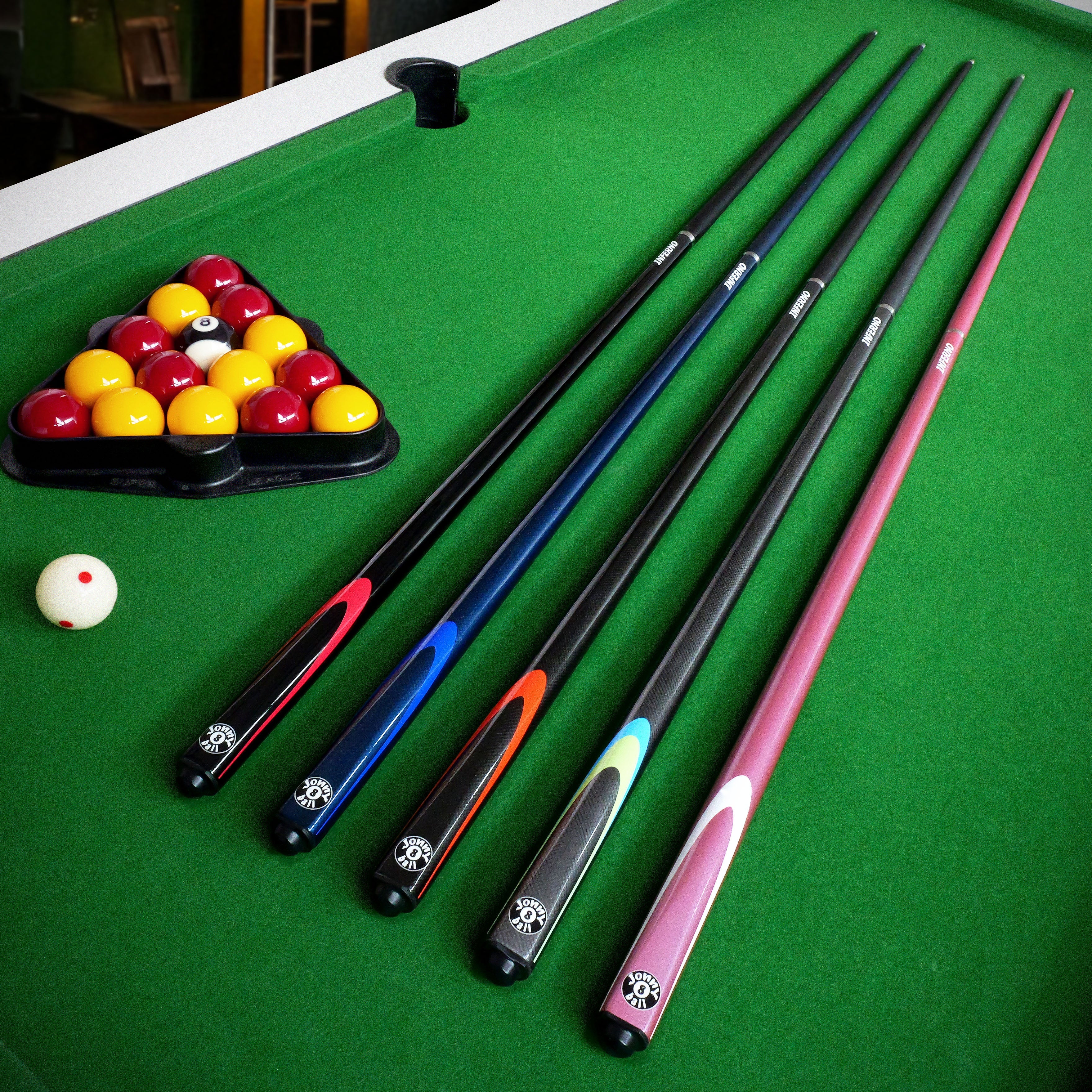Jonny 8 Ball Inferno 2 Piece Graphite Fiberglass Snooker and Pool Cue 9.5mm Green Layered Tip