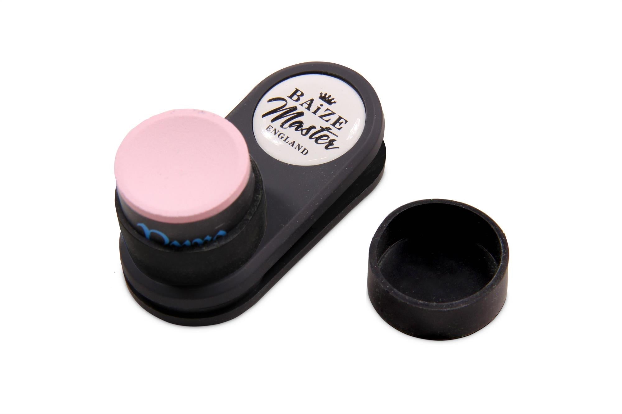 Baize Master T-MAG chalk holder with Taom Pyro chalk