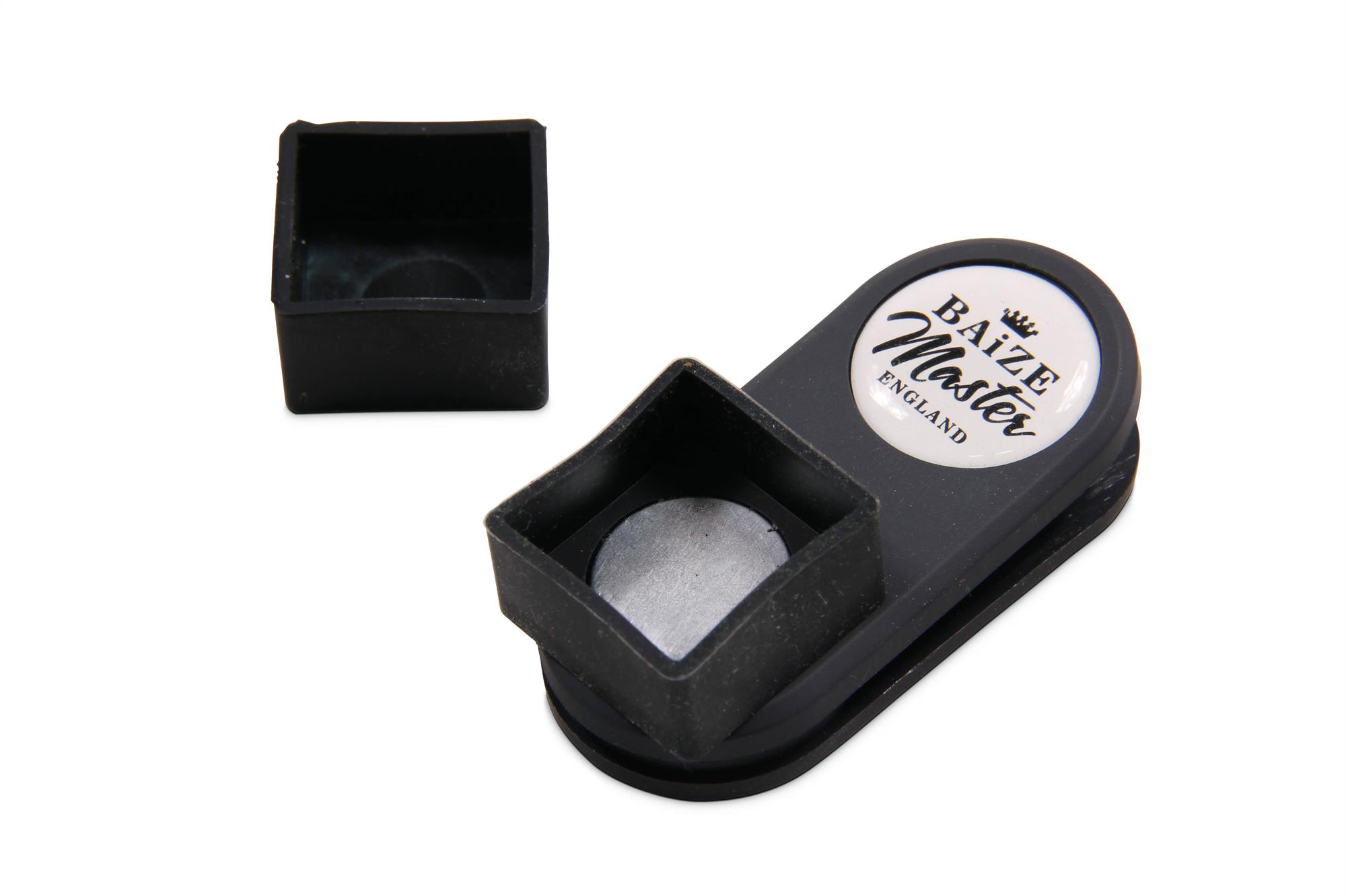 Baize Master T-MAG Magnetic Round Chalk Holder and Taom V10 Chalk